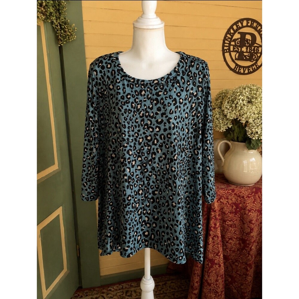Green Envelope Los Angeles Women’s 1X Teal Leopard Print 3/4 Sleeve Knit Tunic